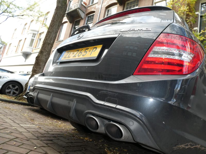 schuin-achter-c63-amg