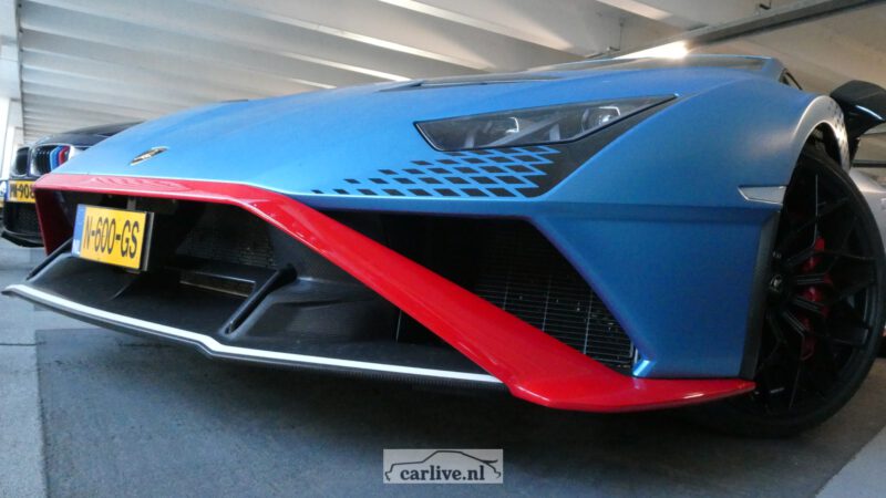 Lamborghini Huracan STO carlive carspot