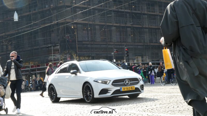 Mercedes op de Dam in Amsterdam carlive auto fotografie carspot