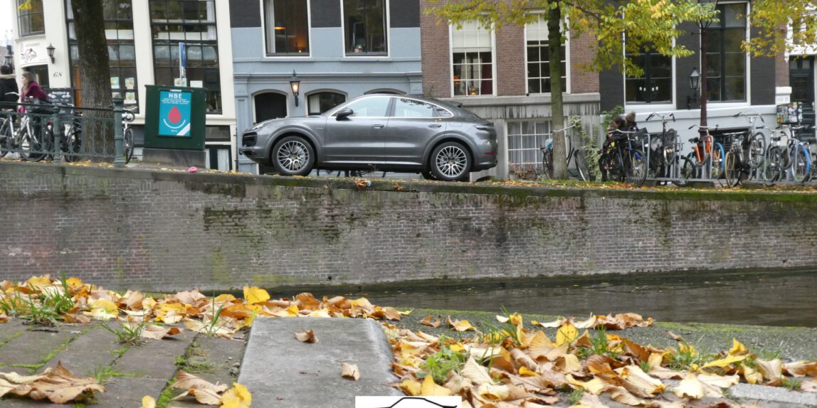 Porsche Cayenne Amsterdamse gracht carlive