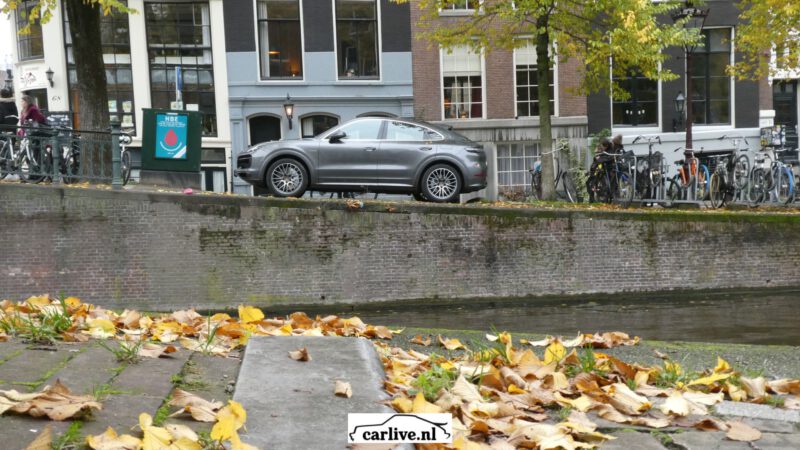 Porsche Cayenne Amsterdamse gracht carlive