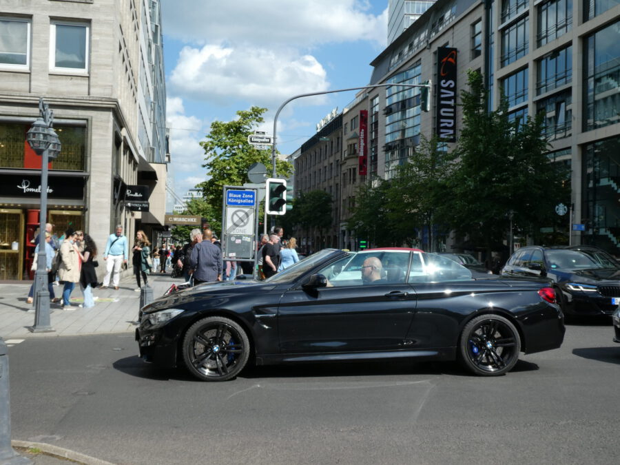 bmw cabriolet op de kingsallee carlive carspot