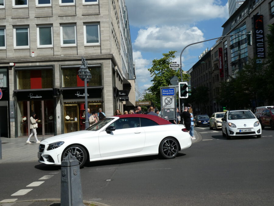 mercedes cabriolet op de koningsallee dusseldorf carlive