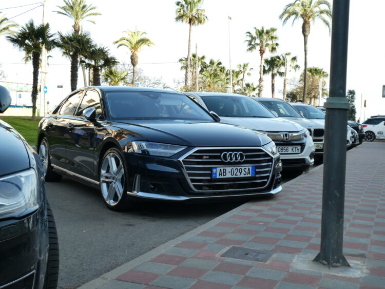 glimmende audi s8