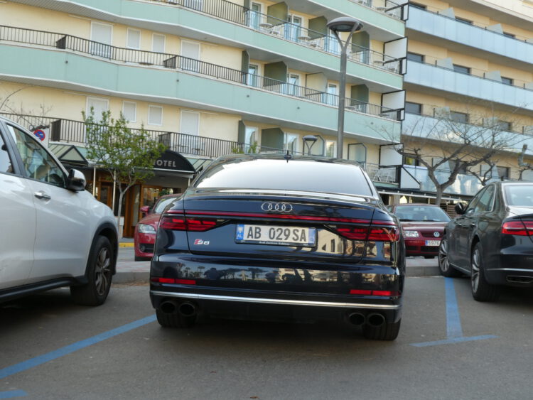 glimmende audi s8