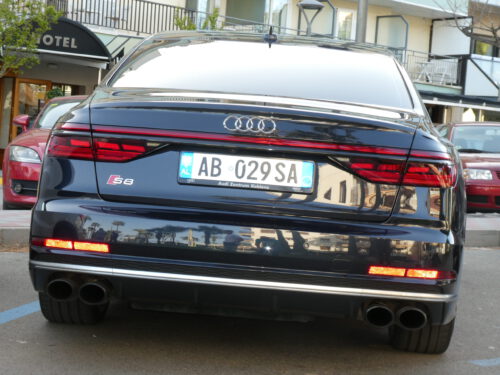 glimmende audi s8