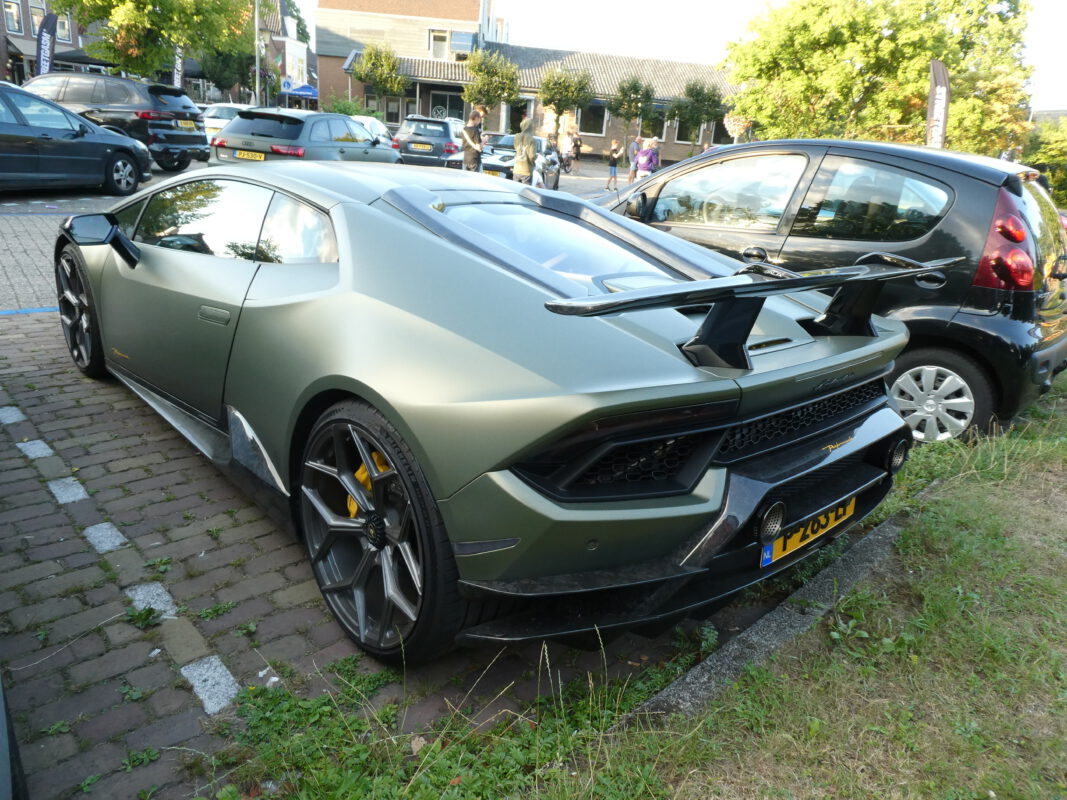 Performante aan de achterzijde gefotografeerd StreetGasm carlive