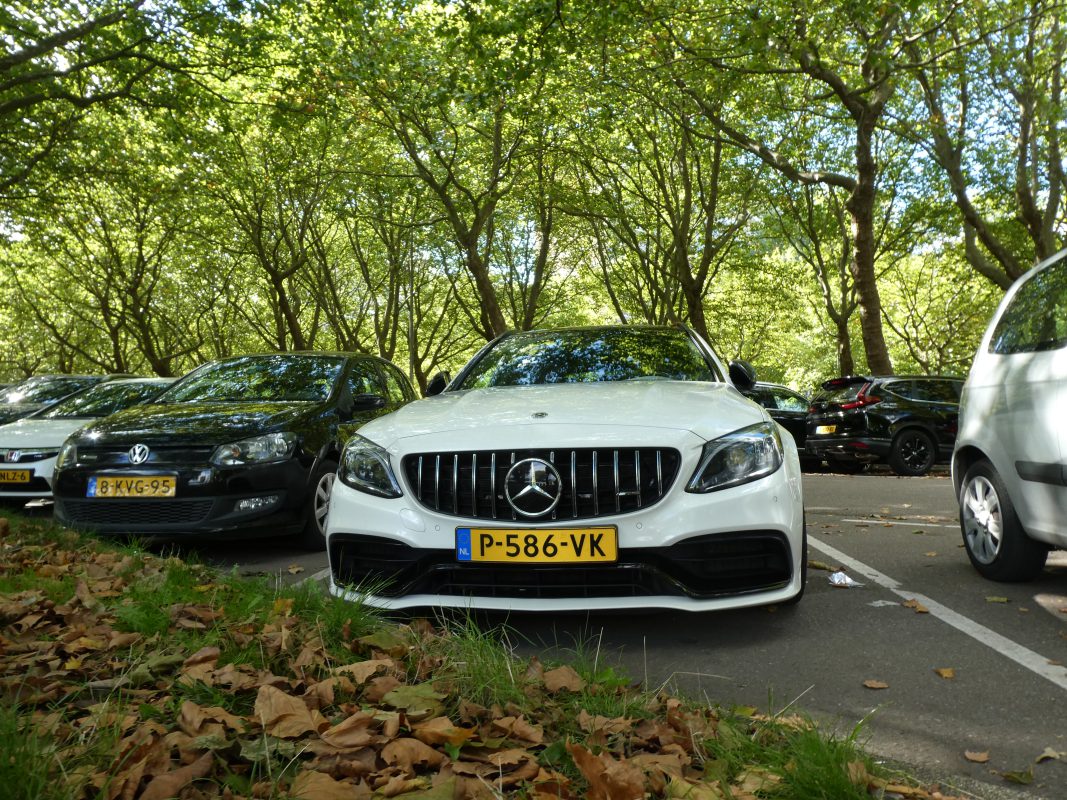 Voorzijde Mercedes C63 AMG