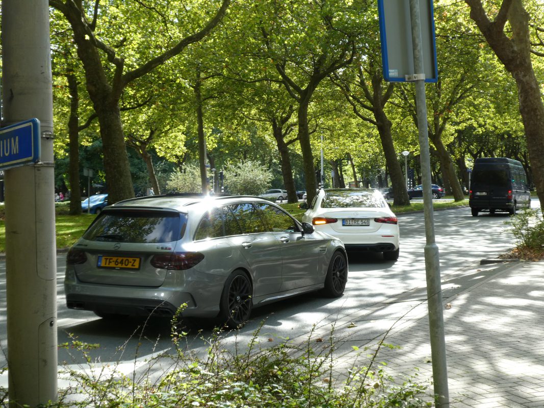 Op een regenachtige dag in Amsterdam, paar mooie auto foto's