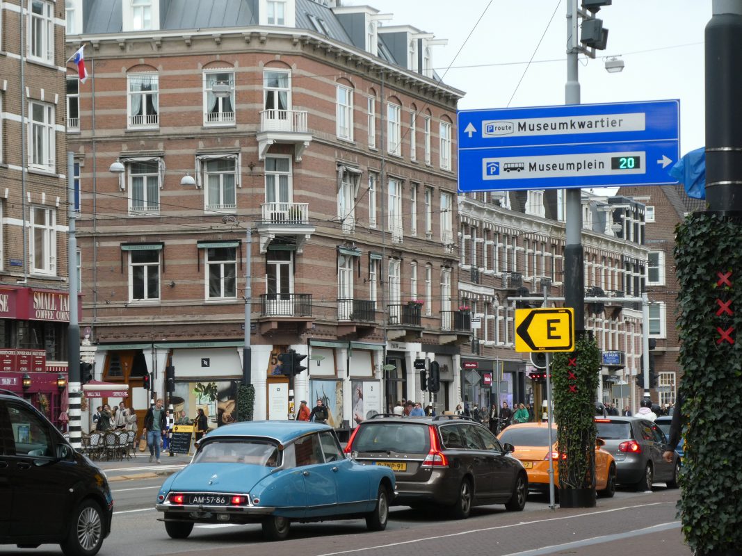 Op een regenachtige dag in Amsterdam, paar mooie auto foto's