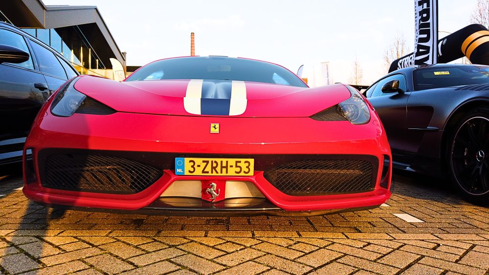 Ferrari foto rood tijdens StreetGasm Naarden 21-04-2023 foto gemaakt door carlive