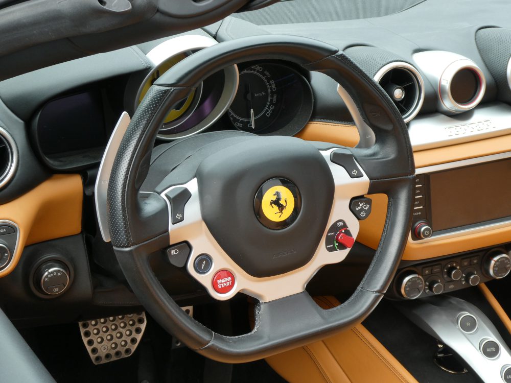 Stuur Ferrari foto gemakt tijden The Octane Club Naarden 18-05-2023