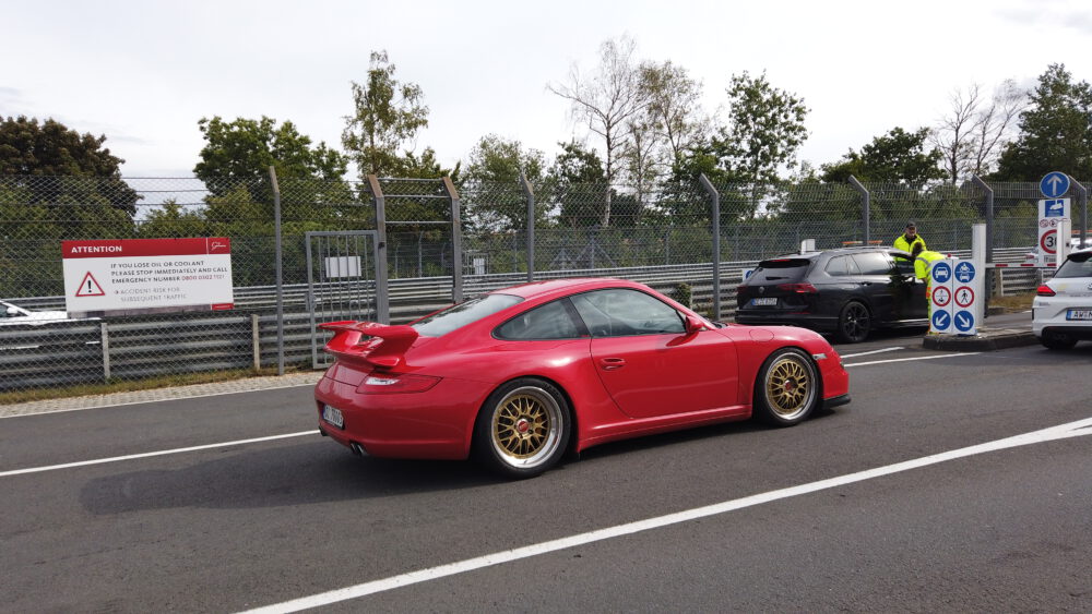 Nürburgring touristenfahrten foto's rode Porsche 911 op carlive.nl