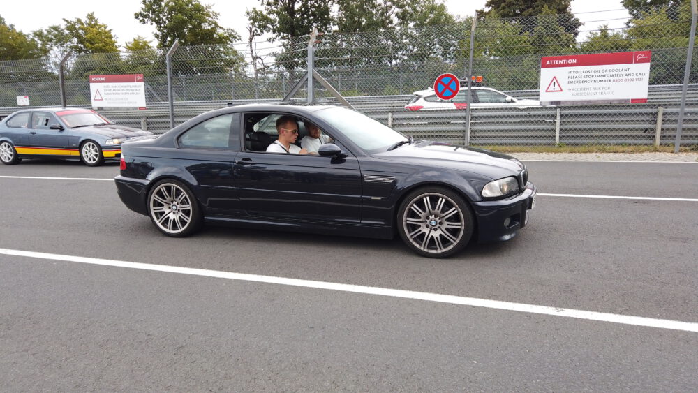 Donkerblauwe BMW M3 e46