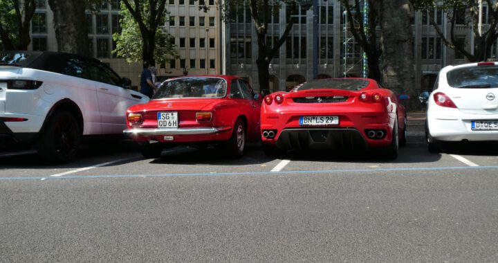 carspot oude Alfa Romeo en nieuwe Ferrari