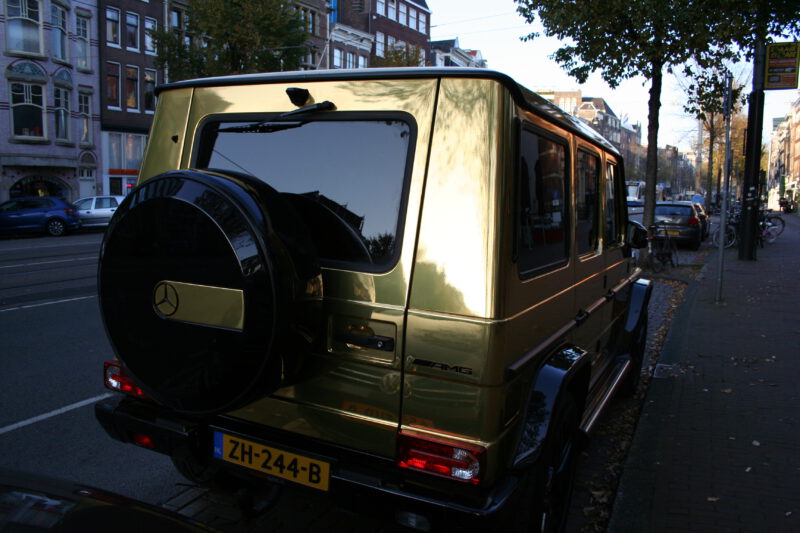 Gouden Mercedes G-klasse gespot