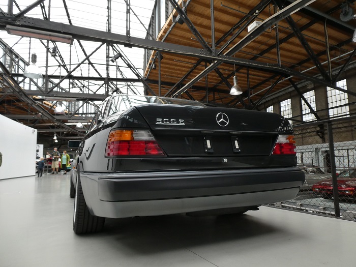 Mercedes 500E is samenwerking met Porsche