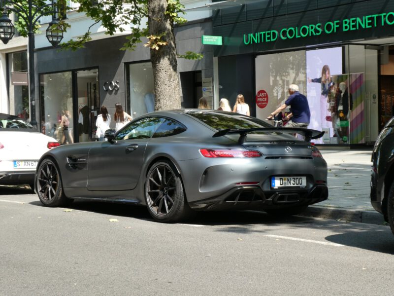 Matgrijze Mercedes AMG GT design