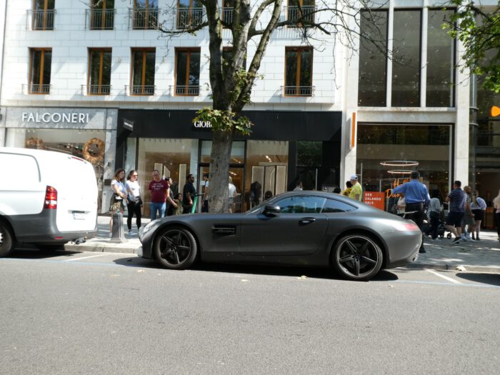 Matgrijze Mercedes AMG GT design