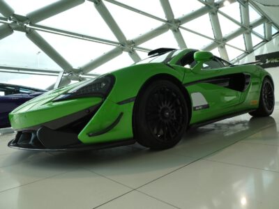 Supercar groene McLaren 620R carspot