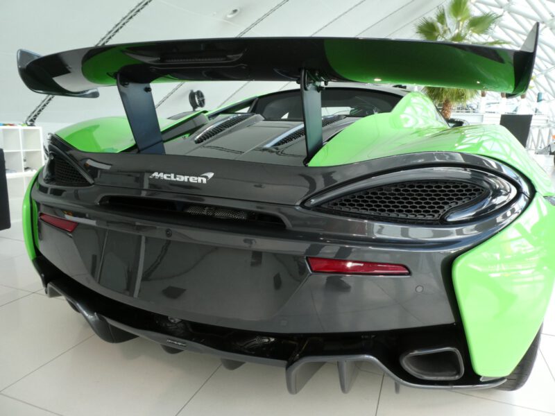 Supercar groene McLaren 620R carspot