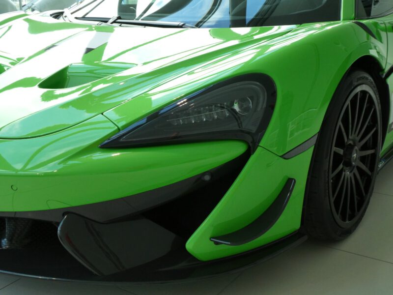 Supercar groene McLaren 620R carspot